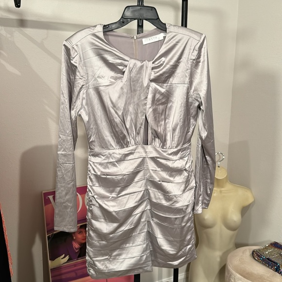 NWT Astr the Label Women's Petrova Crossed Cutout Dress - Silver - Picture 4 of 7